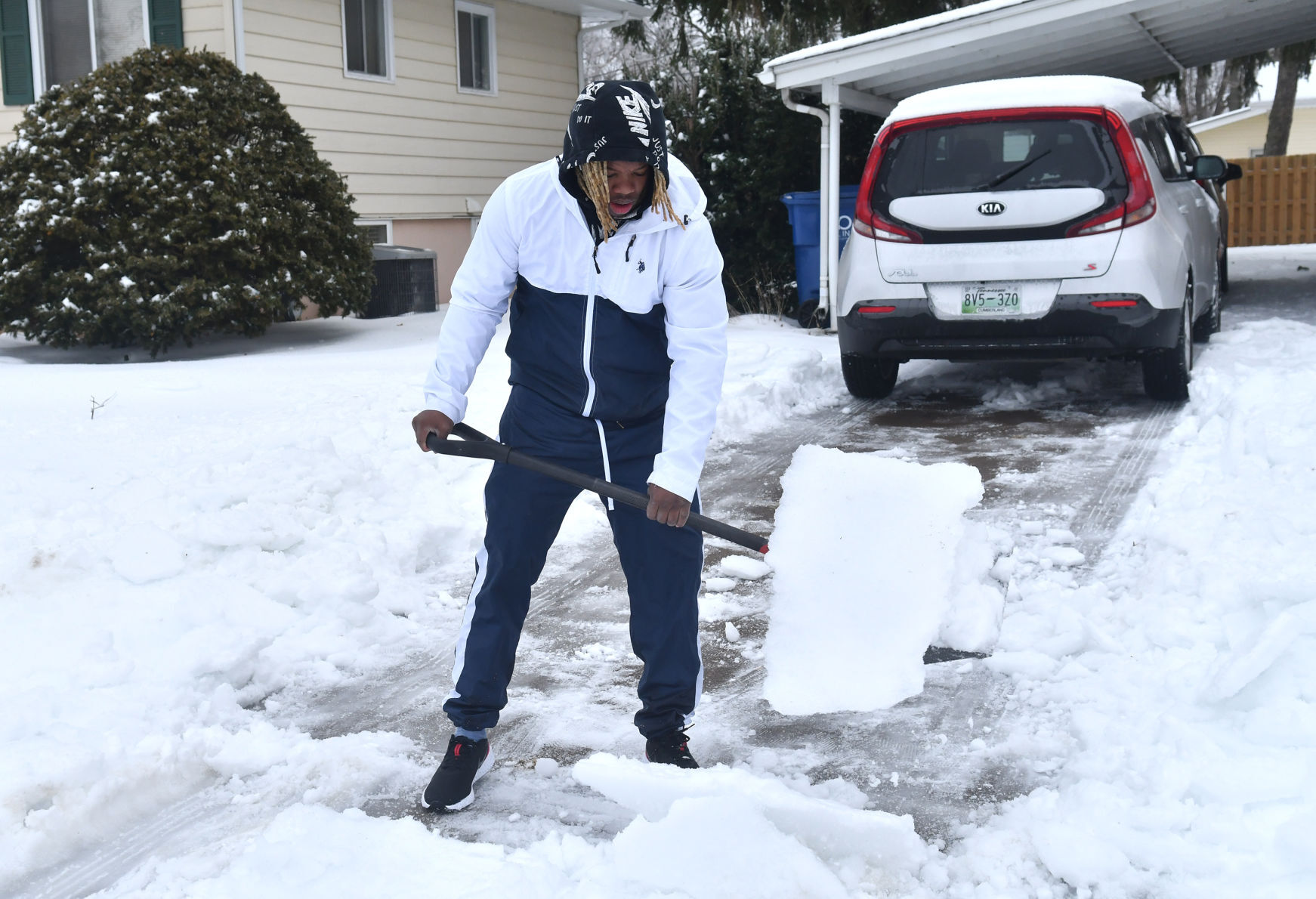 123020-qc-nws-snowcleanup-038